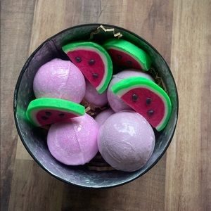 Bathbombs & soapsin galvanized bucket